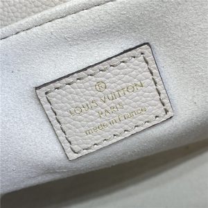Louis Vuitton Oxford Lockme M22792 Greige