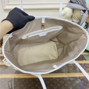 Louis Vuitton Neverfull MM M22839 Beige