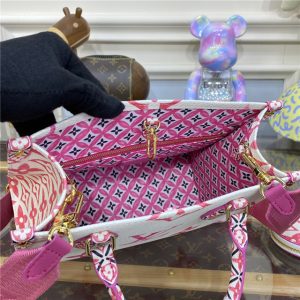 Louis Vuitton OnTheGo PM M22976