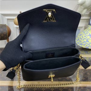 Louis Vuitton Oxford Lockme M22735 Black