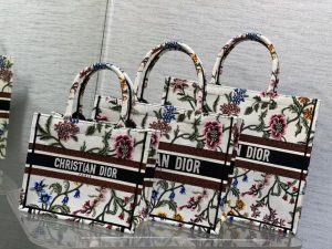 Book tote white