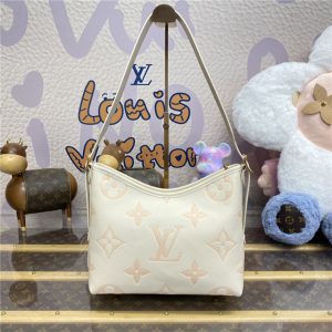 CarryAll PM M24141 LatteChamallow-3.jpg