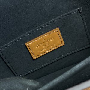 Dauphine East West M46757-8.jpg