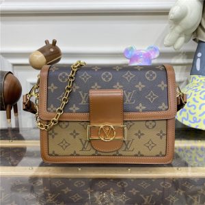 Dauphine MM M45958-1.jpg