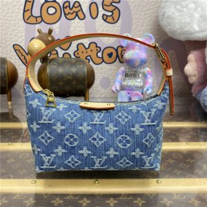 Hills Pochette M82949-1.jpg