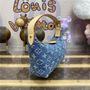 Hills Pochette M82949-3.jpg