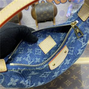 Hills Pochette M82949-9.jpg