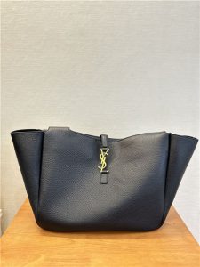 LE 5 A 7 Bea Bag 763435 Black-3.jpg