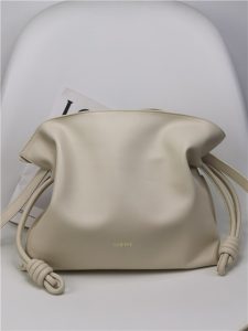 Loewe Flamenco Clutch 11050 Angora-1.jpg