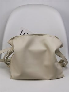 Loewe Flamenco Clutch 11050 Angora-3.jpg