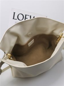 Loewe Flamenco Clutch 11050 Angora-6.jpg