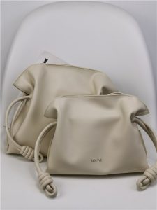 Loewe Flamenco Clutch 11050 Angora-8.jpg