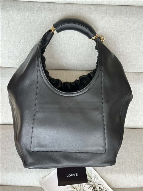 Loewe Medium Squeeze Bag 3902 Black-2.jpg