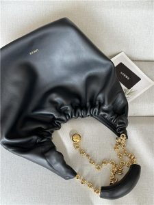 Loewe Medium Squeeze Bag 3902 Black-3.jpg