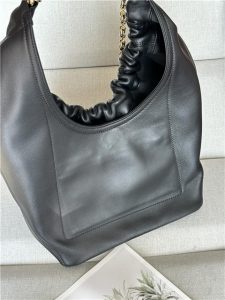 Loewe Medium Squeeze Bag 3902 Black-7.jpg