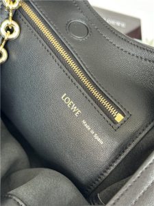 Loewe Medium Squeeze Bag 3902 Black-8.jpg