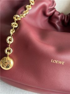 Loewe Medium Squeeze Bag 3902 Burgundy-6.jpg