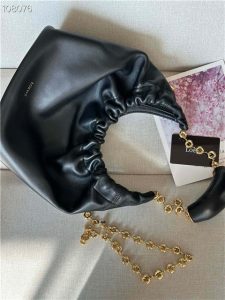 Loewe Small Squeeze Bag 3901 Black-3.jpg