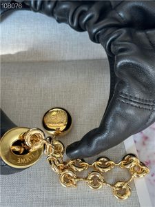 Loewe Small Squeeze Bag 3901 Black-6.jpg