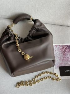Loewe Small Squeeze Bag 3901 Chocolate-2.jpg