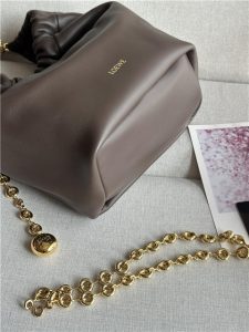 Loewe Small Squeeze Bag 3901 Chocolate-6.jpg