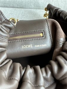 Loewe Small Squeeze Bag 3901 Chocolate-9.jpg