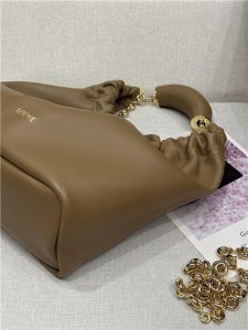Loewe Small Squeeze Bag 3901 Oak-4.jpg