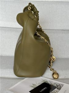 Loewe Small Squeeze Bag 3901 Olive-5.jpg