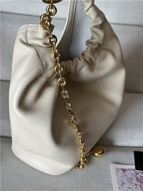 Loewe Small Squeeze Bag 3901 White-2.jpg