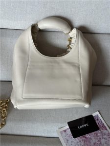 Loewe Small Squeeze Bag 3901 White-3.jpg