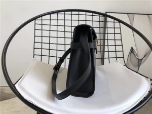 Manhattan Shoulder Bag 579271 Black Box-3.jpg