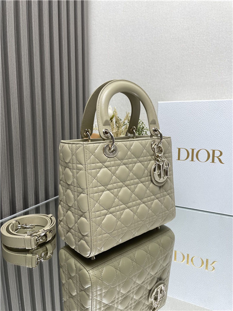 Medium Lady Dior Bag M0565 Beige Lambskin-2.jpg