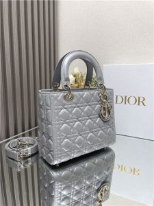 Medium Lady Dior Bag M0565 Grey Pearlescent-2.jpg