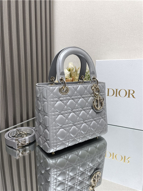 Medium Lady Dior Bag M0565 Grey Pearlescent-2.jpg