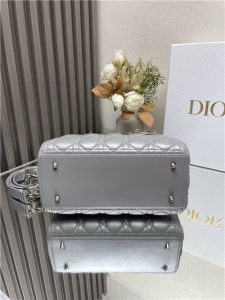 Medium Lady Dior Bag M0565 Grey Pearlescent-4.jpg