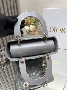 Medium Lady Dior Bag M0565 Grey Pearlescent-7.jpg