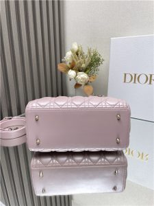 Medium Lady Dior Bag M0565 Pink Pearlescent-4.jpg