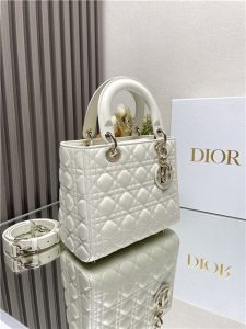 Medium Lady Dior Bag M0565 White Lambskin-2.jpg
