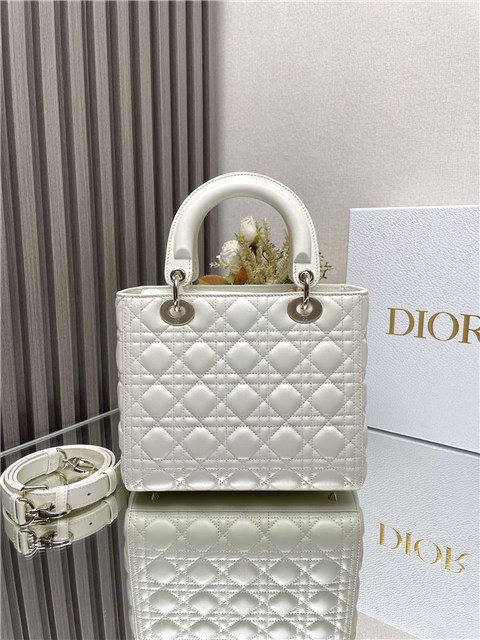 Medium Lady Dior Bag M0565 White Lambskin-3.jpg