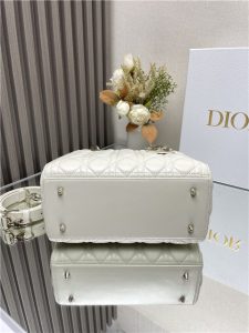 Medium Lady Dior Bag M0565 White Lambskin-4.jpg