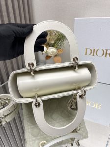 Medium Lady Dior Bag M0565 White Lambskin-7.jpg