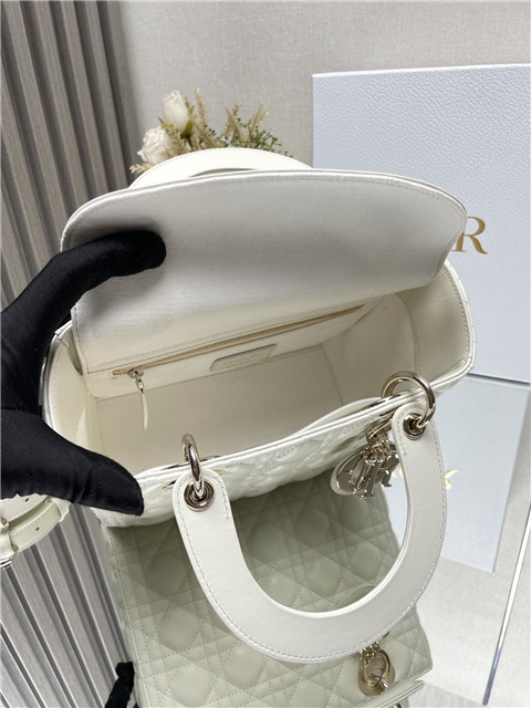 Medium Lady Dior Bag M0565 White Lambskin-8.jpg