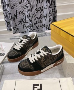 Fendi Unisex Match 8E8470-3