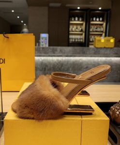 Fendi Womens First 8R8212-7