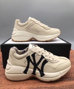 Gucci Unisex Rhyton sneaker with NY Yankees print 548638 Cream-3