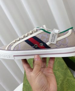 Gucci Unisex Tennis 1977 Jumbo GG Sneaker 725879 Purple-9