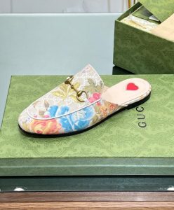 Gucci Womens GG Flora Princetown Slipper 727197 Gray-4