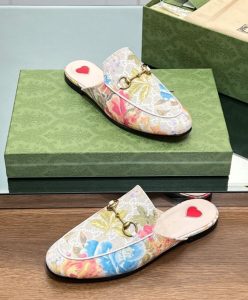 Gucci Womens GG Flora Princetown Slipper 727197 Gray-6
