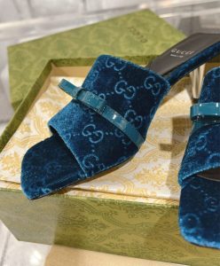 Gucci Womens GG Slide Sandal 764182-9