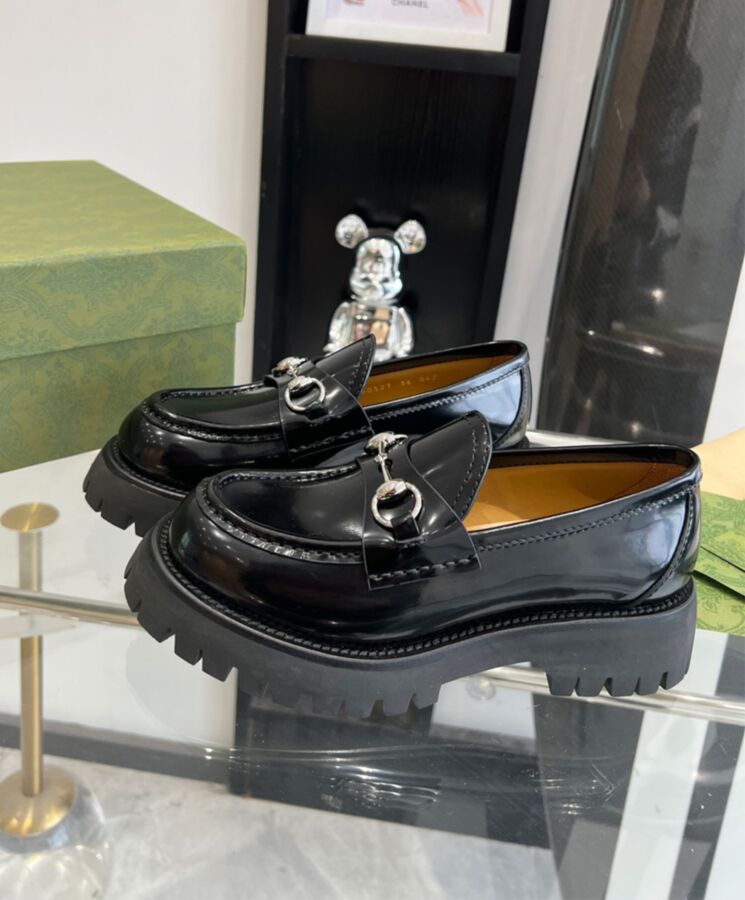 Gucci Womens Loafer With Horsebit 764211 Black-3